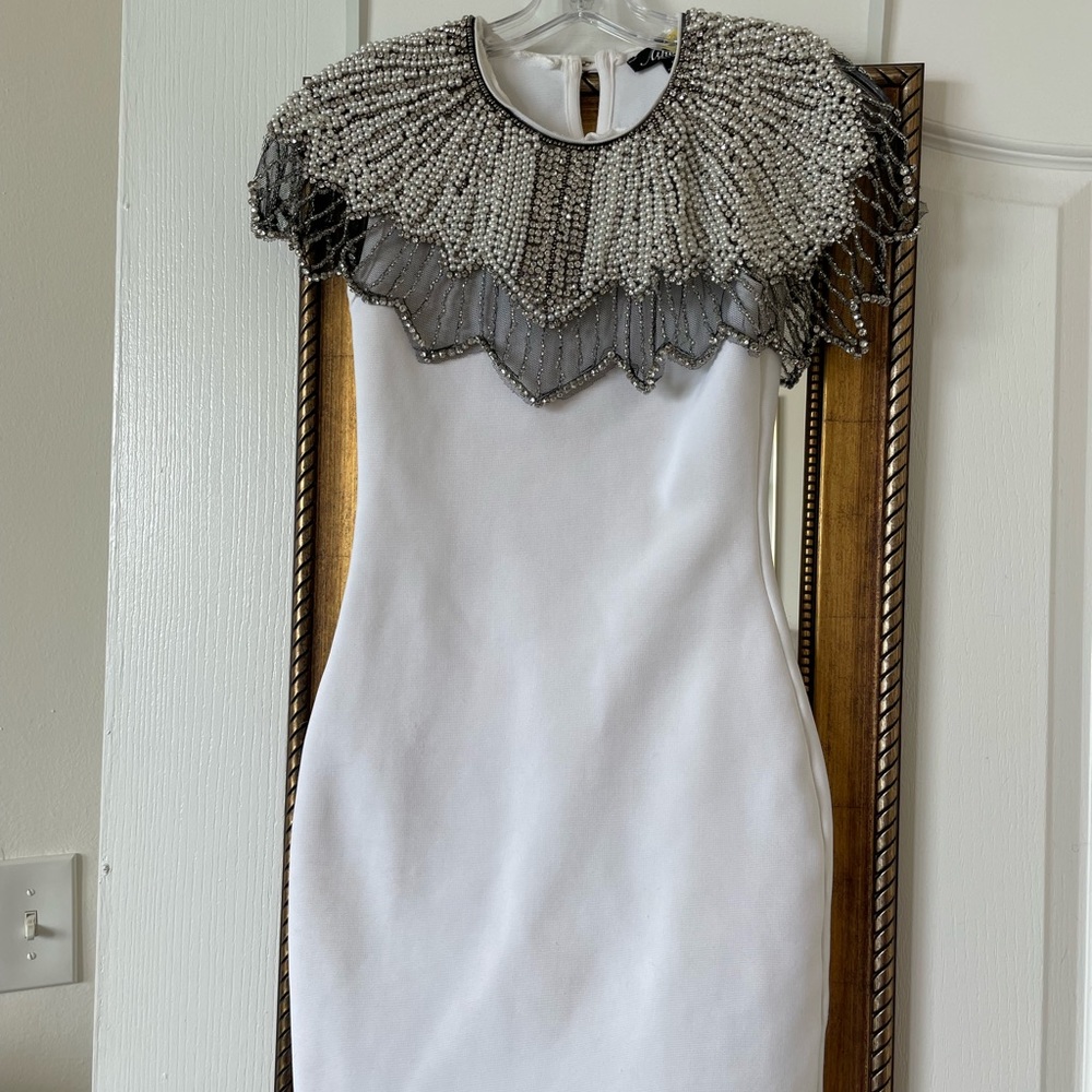 White stretch dress with sequin